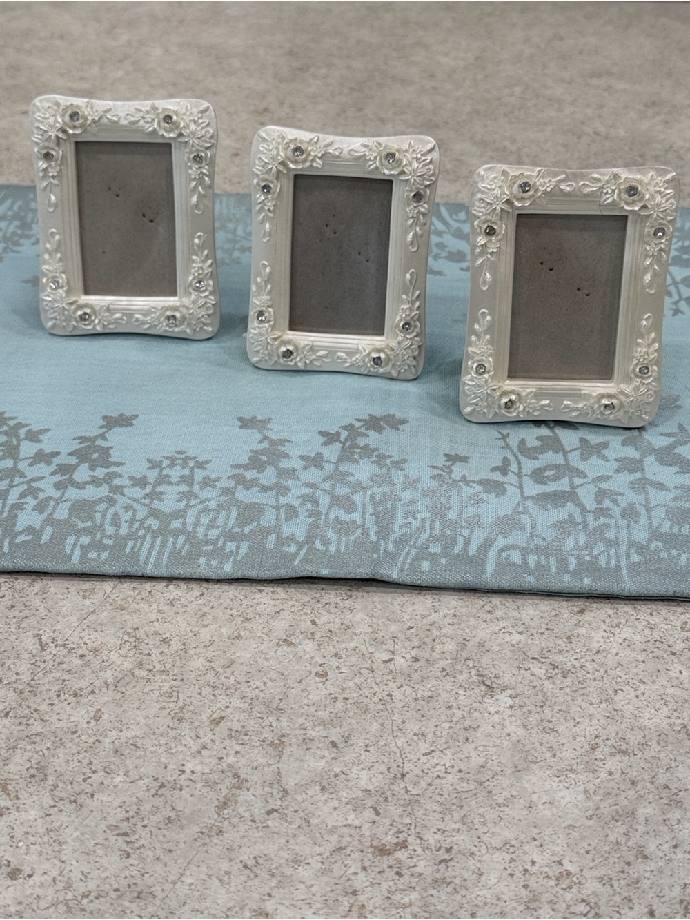 3 LIGHT IVORY 3D ROSES RESIN & CRYSTAL ACCENT MINIATURE PICTURE FRAMES 3” x 4”